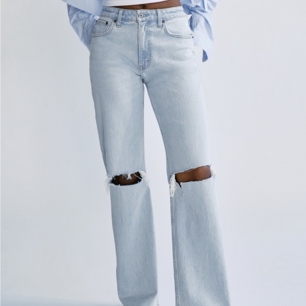 Abercrombie Curve Love High Rise 90s Relaxed Raw Hem Destroy Jean - Picture 2 of 7